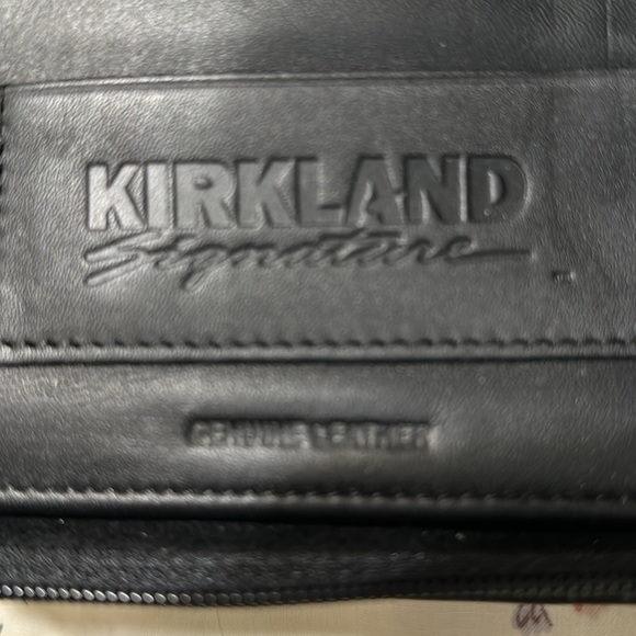 Kirkland signature zip up leather organizer/planner. 7 ring. - Picture 14 of 14
